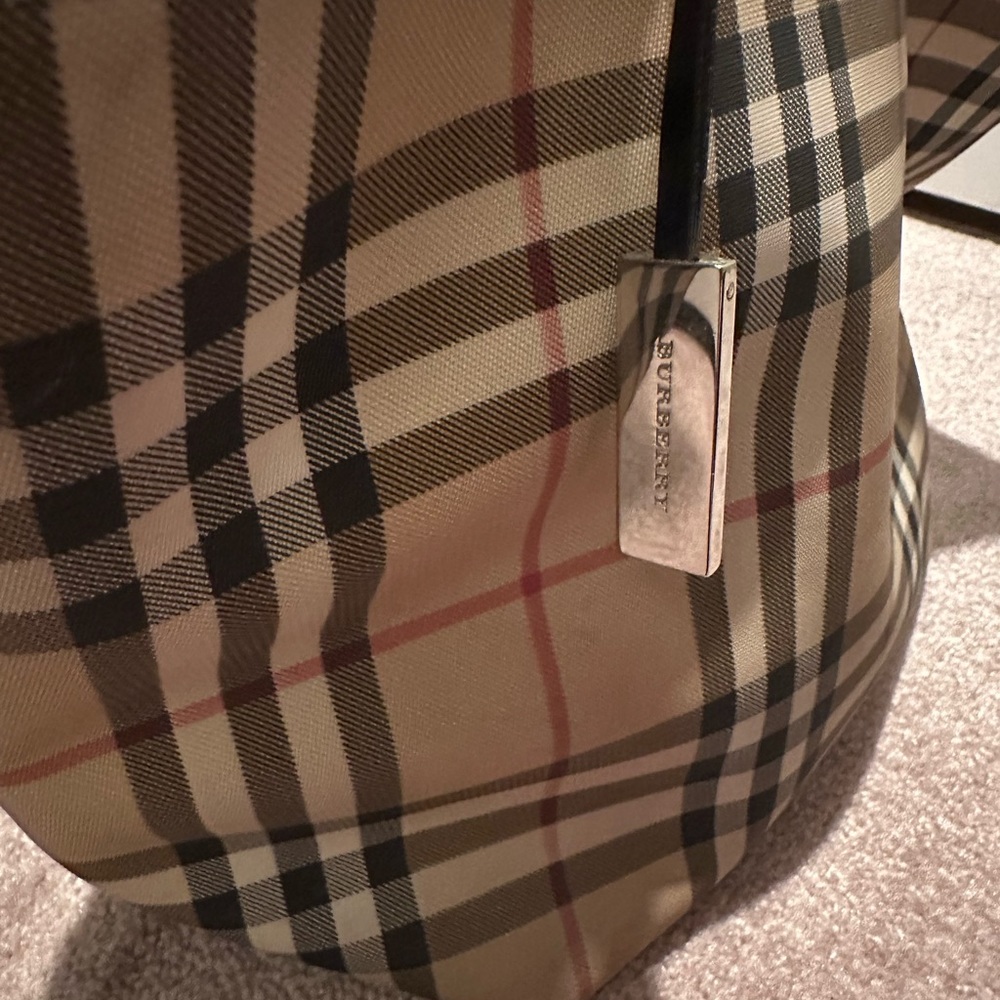 Vintage Burberry shoulder bag with zip closure - Picture 8 of 16